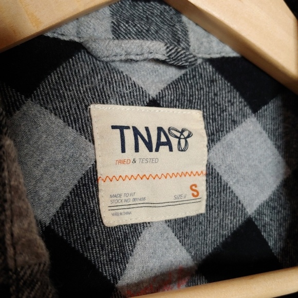 TNA Aritzia Brisco Buffalo‎ Check Plaid Gray Black Long Sleeve Flannel Button S - Picture 6 of 7